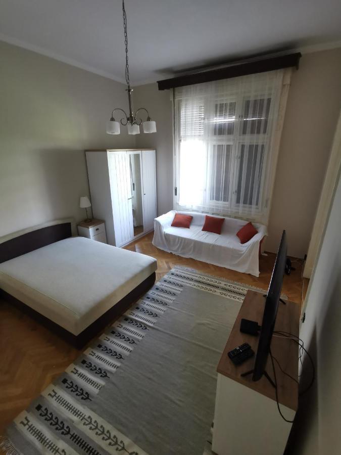Antikvilla Apartman Сегед Екстериор снимка